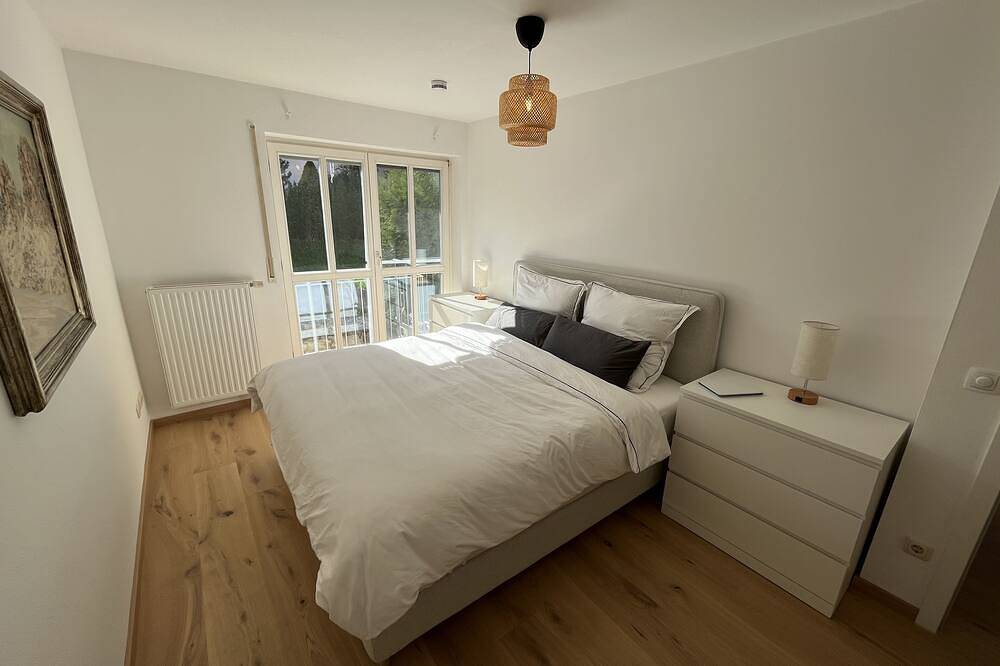 Ganze Wohnung, Spacious, new, quiet apartment with terrace & garden - excellent location, 95sqm in Pöcking, Starnberger See