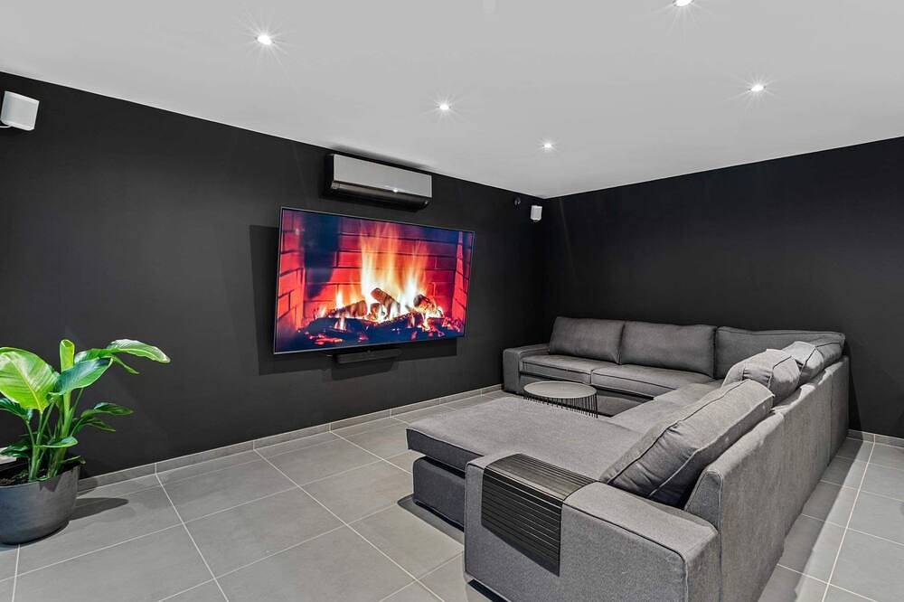 Luxury 3-bedroom villa with jacuzzi and pool in Aubange, Provincia del Lussemburgo