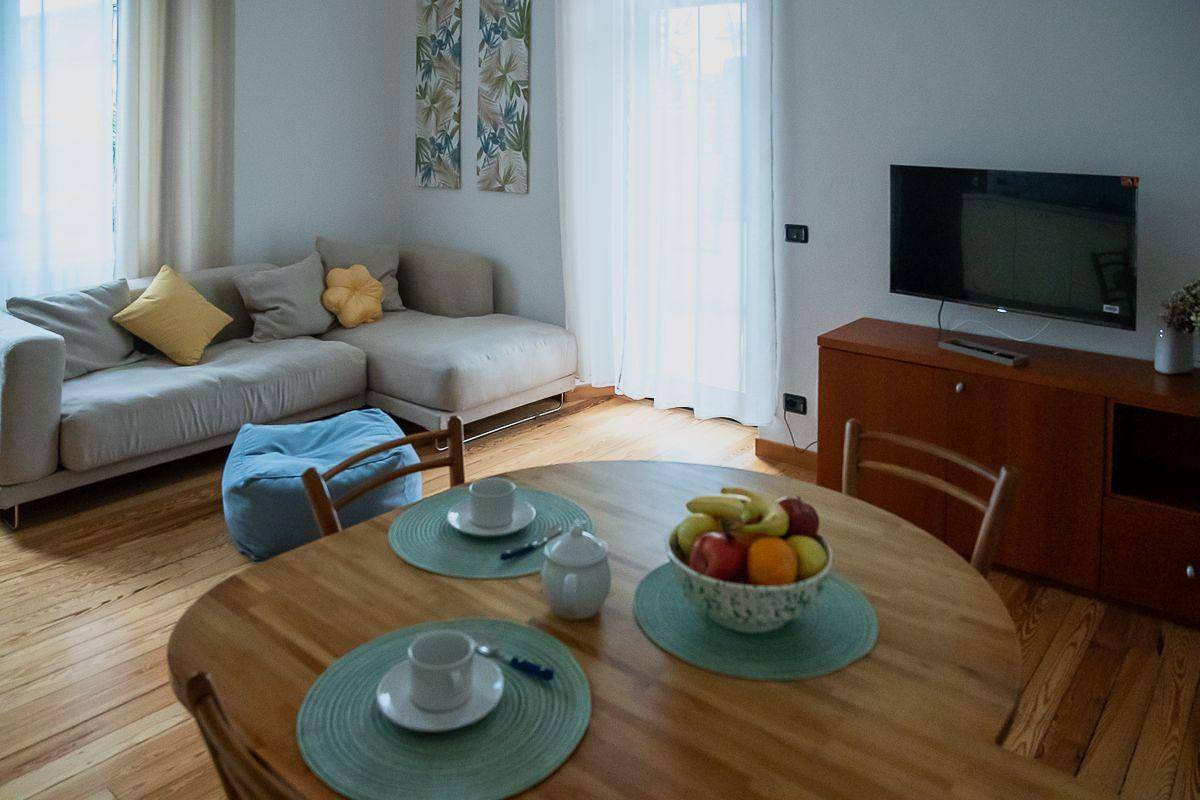 Ganze Wohnung, Elegante Wohnung mit Terrasse und Garage in Arona in Arona (Lago Maggiore), Arona Gemeinde