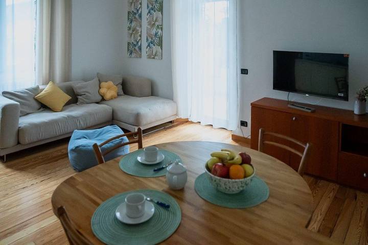 Appartement entier, Appartement de vacances pour 4 personnes avec terrasse in Arona (Lago Maggiore), Commune de Arona