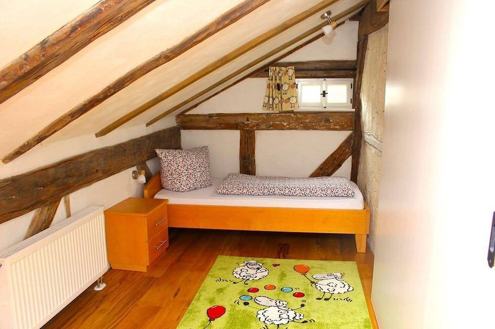 Ganze Wohnung, Denkmalgeschutztes Jurahaus Obergeschoss in Dietfurt, Altmühltal