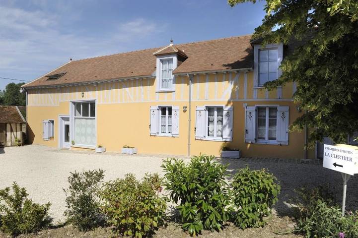 Maison d’hôte pour 2 personnes, avec Terrasse et Jardin à Clérey