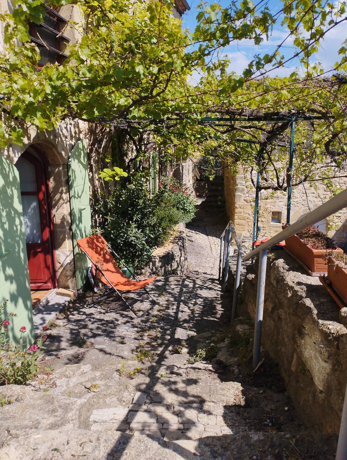 Holiday Home 'Les Remparts' with Mountain View, Private Terrace and Wi-Fi in Grane, Die region