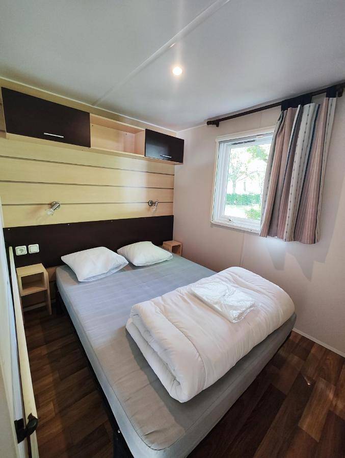 Parc de vacances pour 7 personnes, avec bassin pour enfant et vue ainsi que piscine et jardin, animaux acceptés dans l' Aveyron - 3