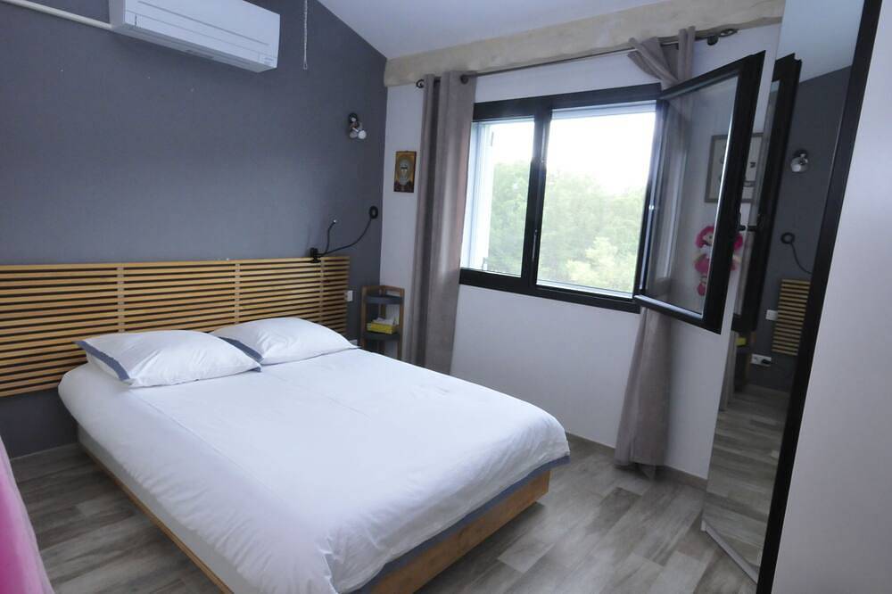 Large Country House With Swimming Pool Ideal For Family Vacations in Tourves, Región Brignoles