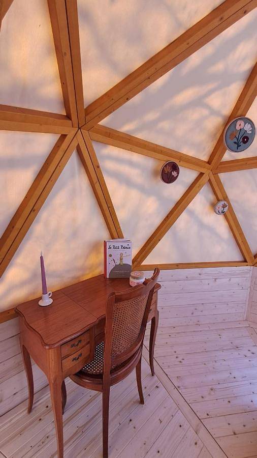 Location de vacances pour 2 personnes, avec vue ainsi que jardin et vue sur le lac, animaux acceptés à Le Rousset - 2