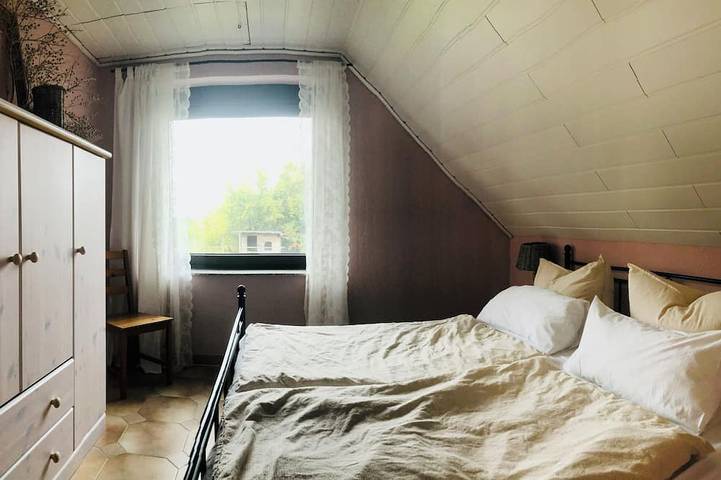 Ganze Wohnung, Familienfreundliche Fewo mit großem Garten. Hunde willkommen. in Doberlug-Kirchhain, Naturpark niederlausitzer heidelandschaft (Brandenburg)