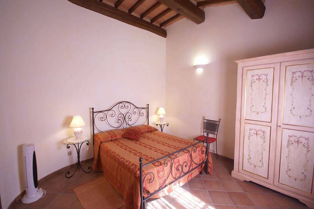 Villa in Umbertide with Pool and Garden in Umbertide, Valtiberina