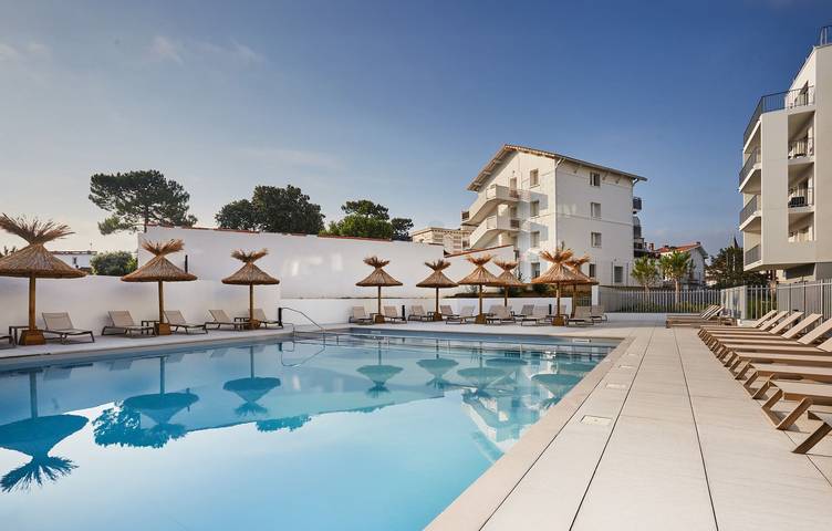 Gîte pour 6 personnes, avec Balcon ainsi que Terrasse et Piscine