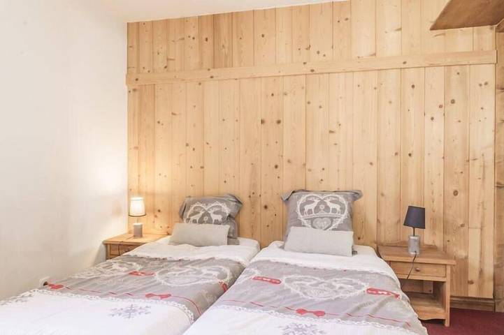 Ganze Wohnung, Wifi, bis 30m skipiste, balkon, kamin oder ofen für holz, fernseher, schließfach für die skier in Les Menuires, Saint-Martin-de-Belleville
