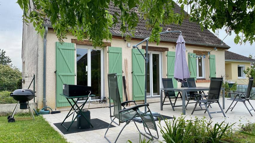 Location de vacances pour 6 personnes, avec terrasse et jardin à Saint-Georges-sur-Baulche