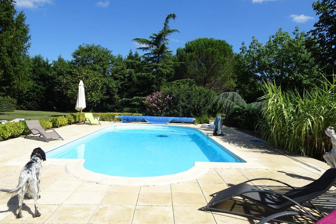 Appartement de vacances entier, Suite privée dans spacieuse maison du Périgord, avec piscine in Bergerac, Périgord Pourpre