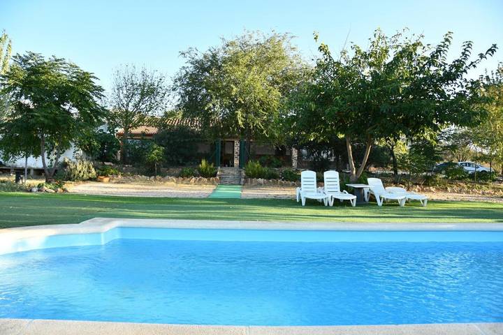 Casa rural para 12 personas, con Terraza y Jardín además de Piscina y Vistas en La Serena - 3