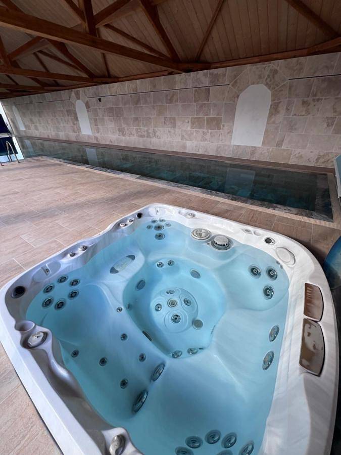 One-Bedroom House in Saint-Bonnet-de-Four, Région de Montluçon