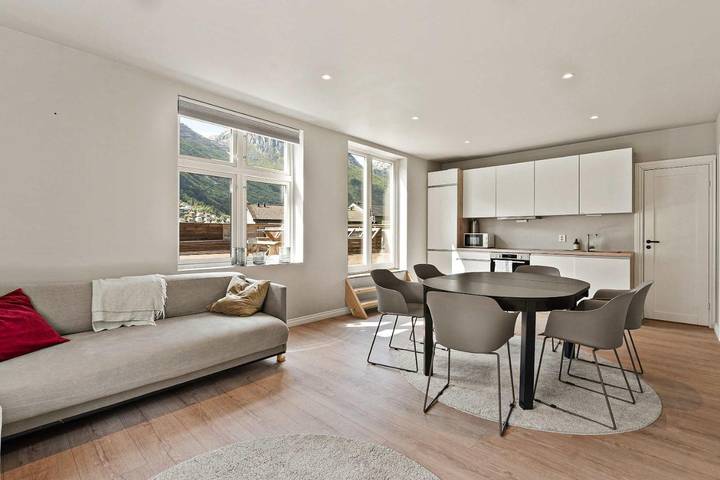 Ferienwohnung für 6 Personen, mit Terrasse und Ausblick in Odda