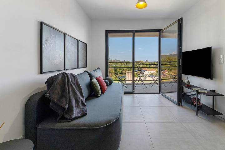 Appartamento intero, Appartamento "Vista mare, balcone, aria condizionata" con Wi-Fi e vista panoramica in Moriani-Plage, Corte e dintorni