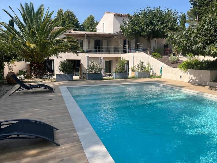 Gîte pour 2 personnes, avec vue ainsi que jardin et piscine dans Thermes de Camoins les Bains - 2