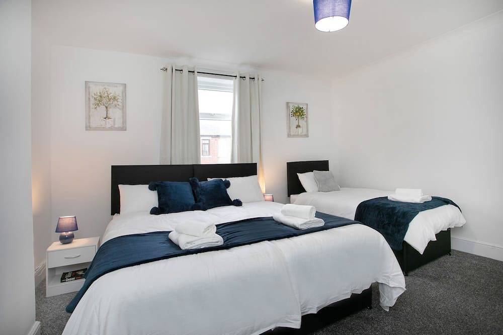 Cudworth House, Barnsley for Contractors & Families (Hosted by: Emu-J stays) in Barnsley, South Yorkshire
