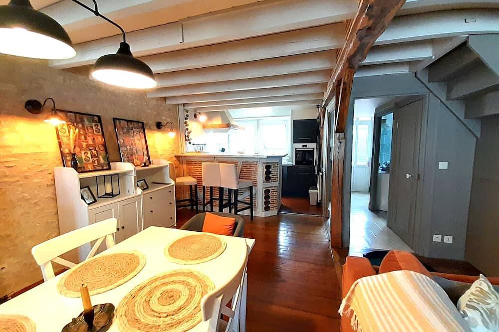 Entire apartment, Duplex-Chtx center-2 bedrooms- 6pers- terrace-wifi-air conditioning in Châteauroux, Châteauroux region