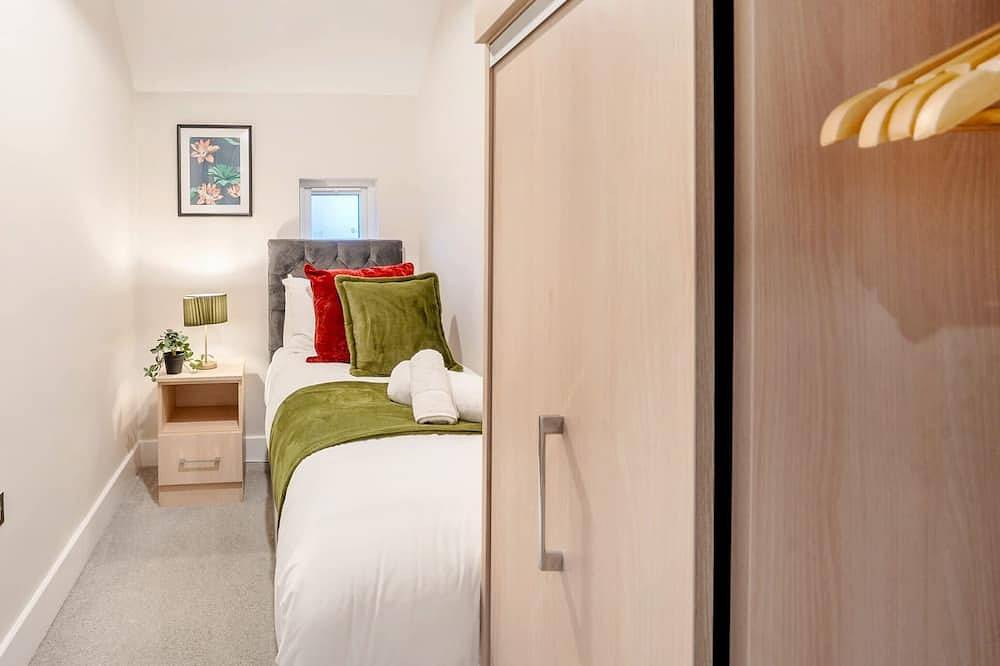 Groups/Contractors, Pet-friendly, Smart Tv, Wifi in Rushmoor, Hampshire