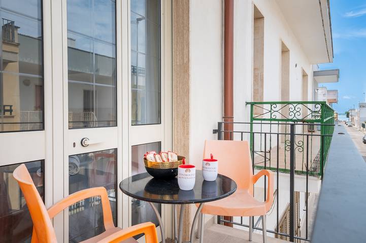 Værelse for 4 personer med balkon in Porto Cesareo, Taranto-bugten