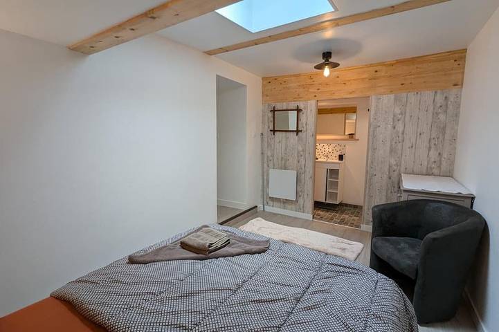 Gîte pour 4 personnes, avec jardin et piscine dans Baignes - 3