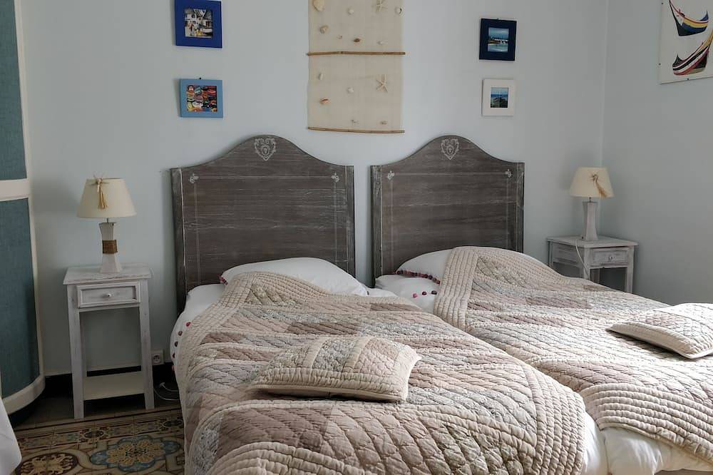 Entire apartment, Apartment with garden and amazing view of the bay - Direct access to the beach in Douarnenez, Iroise