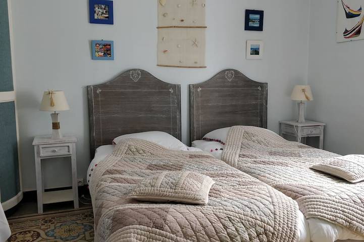 Ganze Wohnung, Apartment with garden and amazing view of the bay - Direct access to the beach in Douarnenez, Iroise
