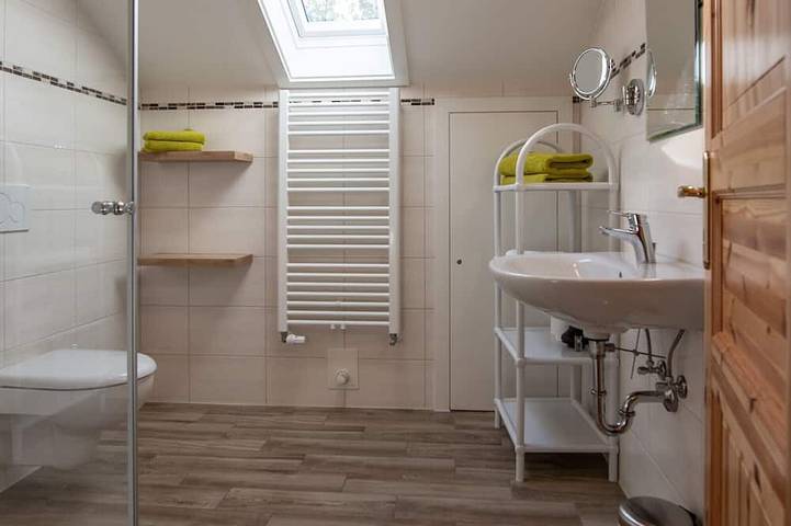 Ganze Wohnung, Ferienwohnung Nr. 3 mit Balkon, 65 qm in Seeon, Seebruck