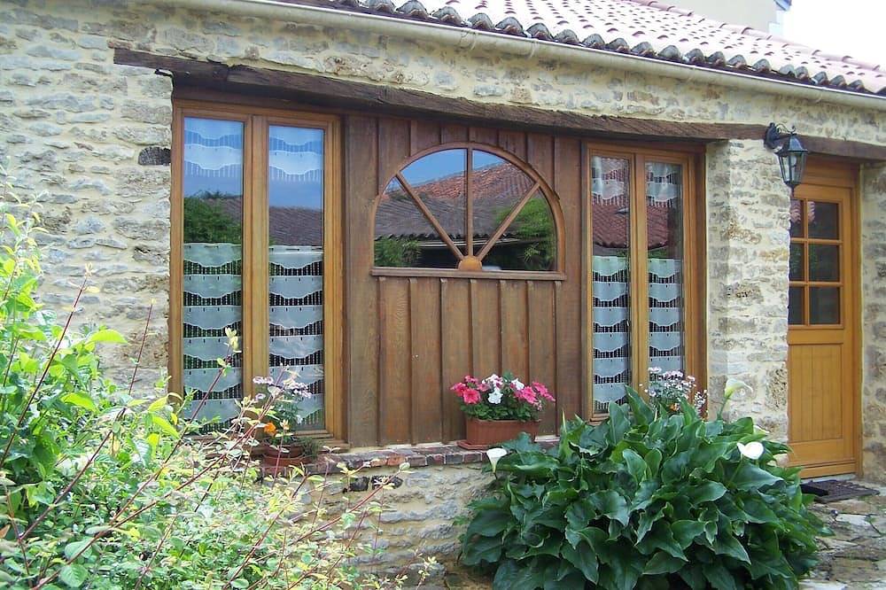Gîte à la campagne, 3 personnes in Bazoges-en-Pareds, Fontenay-le-Comte