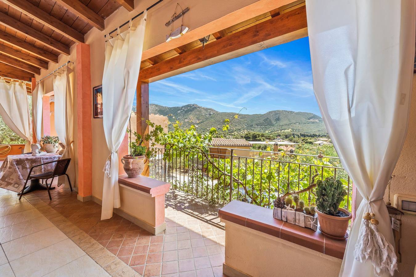 Casa vacanze 'Villetta Degli Oleandri' con vista mare, terrazza privata e aria condizionata in Solanas, Comune di Sinnai