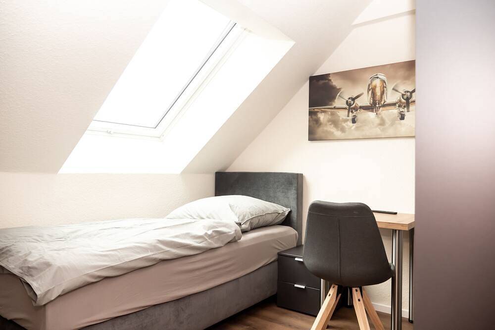 Ganze Wohnung, Kleines Apartment mit Schlafzimmer, Küche und Bad in Graben-Neudorf, Rheinebene
