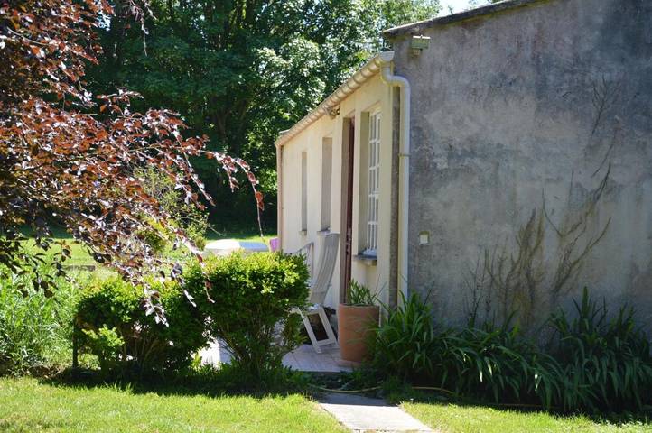 Location de vacances pour 4 personnes, avec terrasse ainsi que vue et jardin à Carcagny - 4