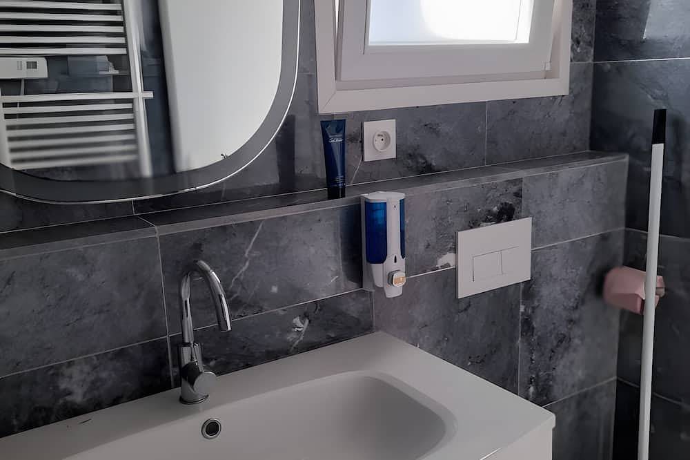 Appartement entier, Appartement Céraria avec piscine partagée in Loupian, Côte méditerranéenne (France)
