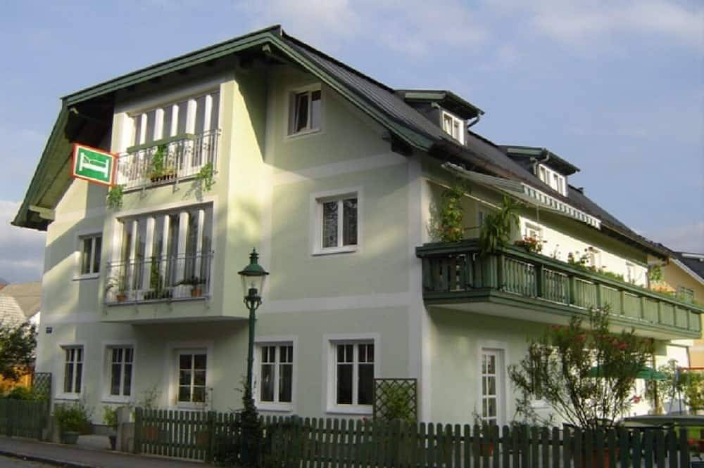 Ganze Wohnung, Wolfgangsee, Zentrum, Seenähe, Skiurlaub, Whirlpool, Hundefreundlich, Sky-Tv in Strobl, Salzkammergut