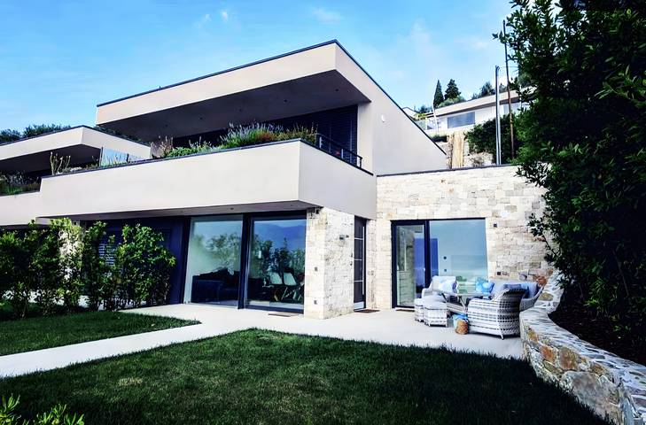 Entire apartment, Your Holiday at Le Rocce in Torri del Benaco, Garda Mountains