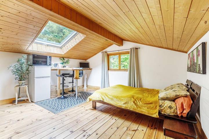 Gîte pour 4 personnes, avec Terrasse ainsi que Jardin et Vue dans Blésignac