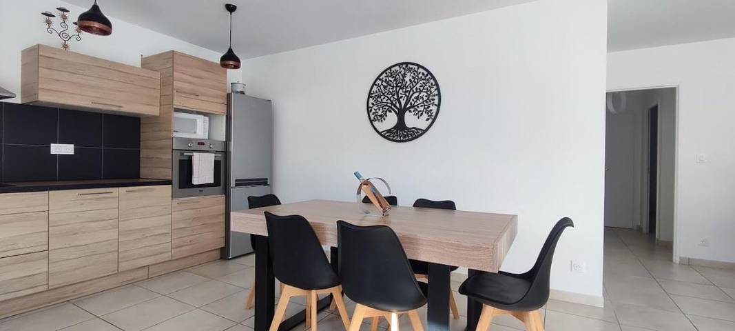 Location de vacances pour 8 personnes, avec piscine et jardin à Sauveterre - 2