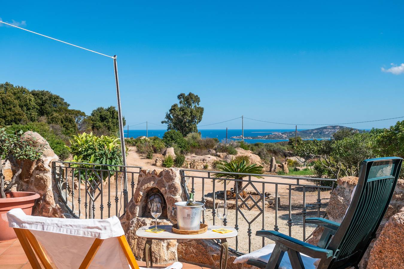 Apartamento entero, Preciosa Sun House Villa con vistas al mar, Wi-Fi, balcón y terraza in Arzachena, Costa Smeralda