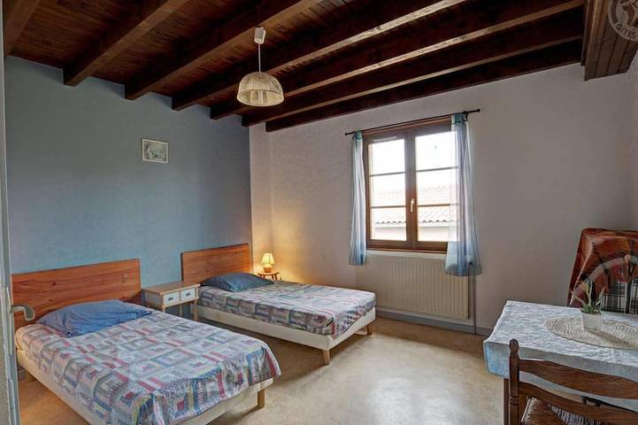 Gîte pour 6 personnes, avec jardin à Saint-Médard-en-Forez - 4