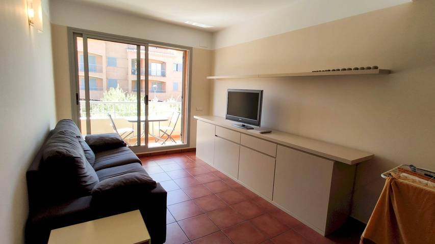 Gîte pour 4 personnes, avec vue sur l’océan ainsi que piscine et balcon à Calafat - 3