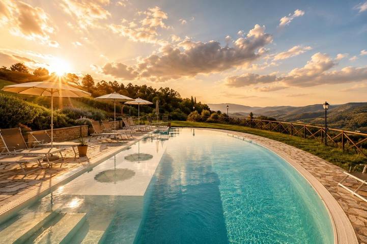 Ferienwohnung für 4 Personen, mit Terrasse und Garten sowie Pool und Ausblick in Castel San Niccolò