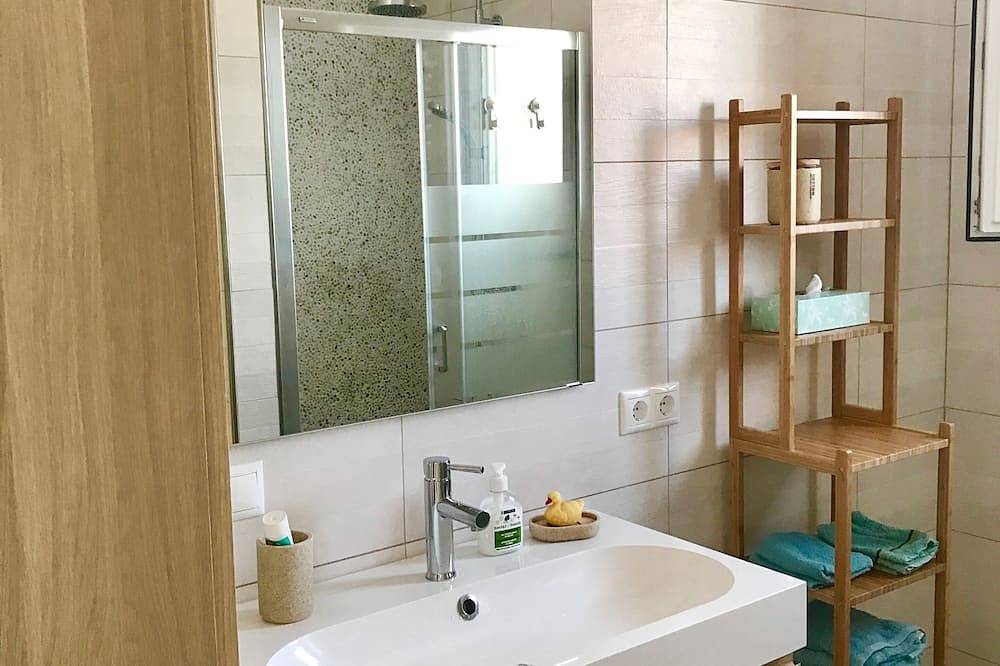 Belle villa individuelle entièrement rénovée avec piscine privée in El Chaparral, Torrevieja