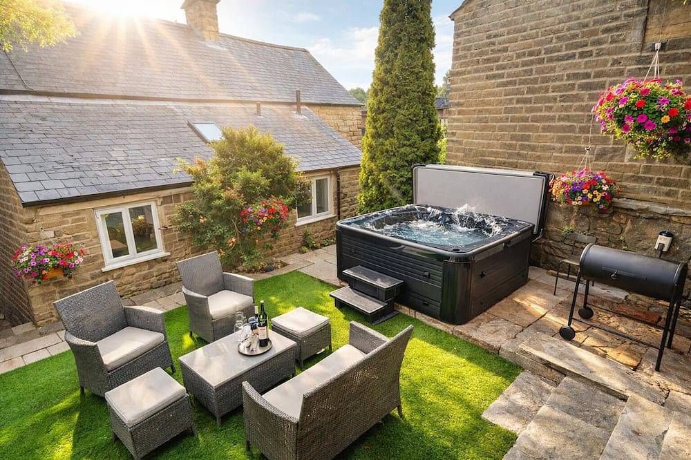 The Old Butchers Cottage - Hot tub & Pet Friendly in Matlock, Derbyshire