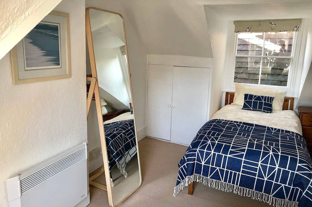 Pretty 18th century cottage centrally situated  on Mermaid Street in Rye in Rye, East Sussex