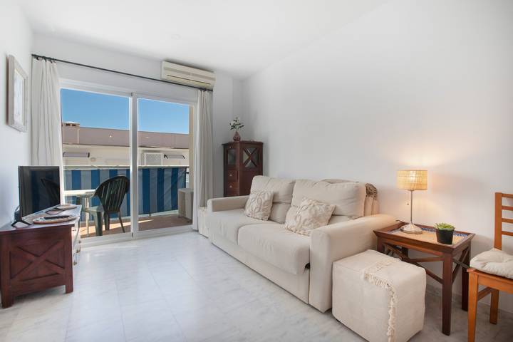 Geheel appartement, Appartement 'Plata Ático' met privéterras, balkon en airconditioning in Torremolinos Centre, Torremolinos