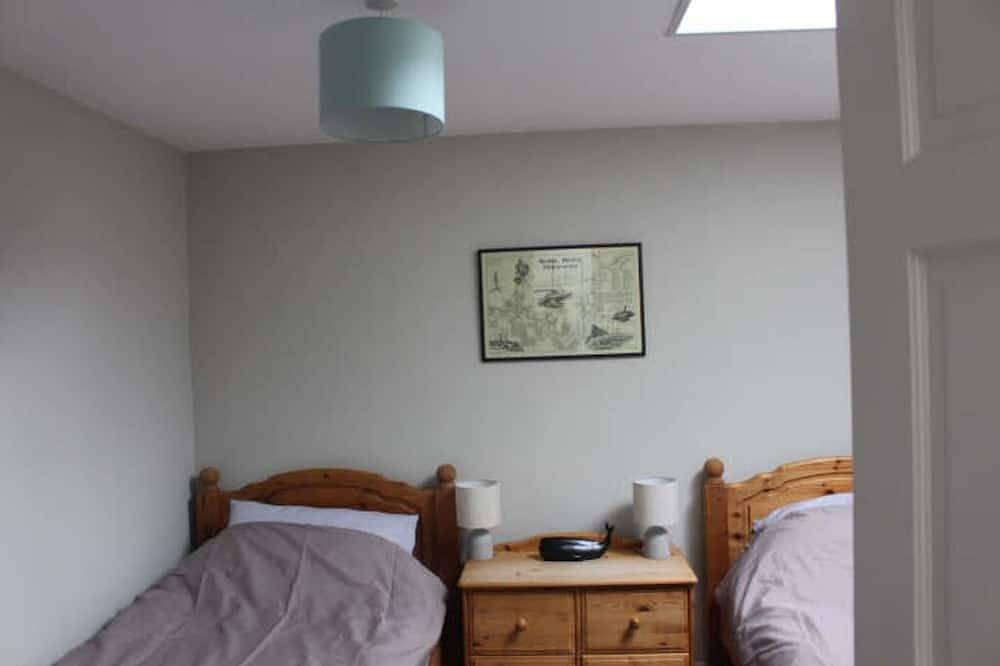 Courtyard cottage in Slapton, South Devon. 10 minutes drive to beach in Slapton, South Devon