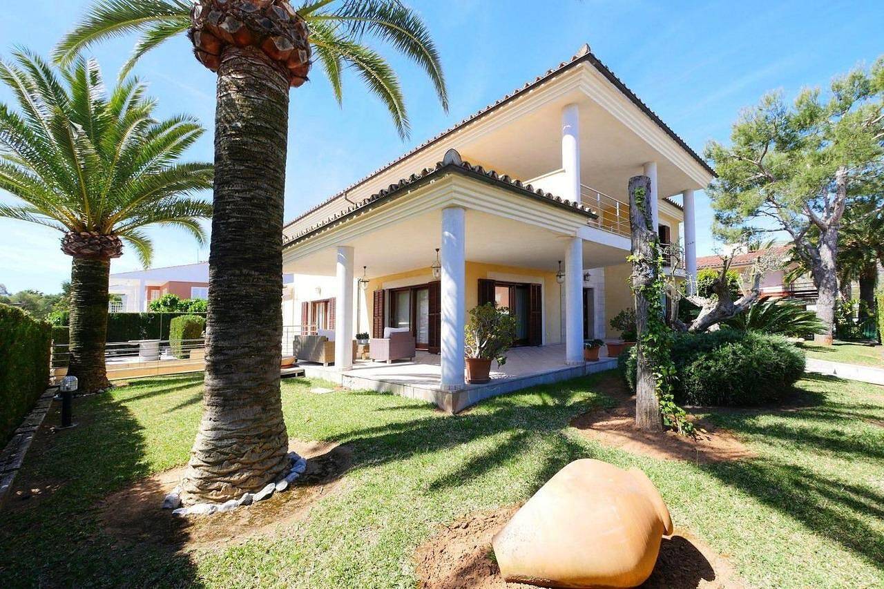 Villa „Northern Star“ nahe Strand mit Pool, Wlan, Klimaanlage, Terrasse & Garten in Playa de Alcúdia, Alcúdia