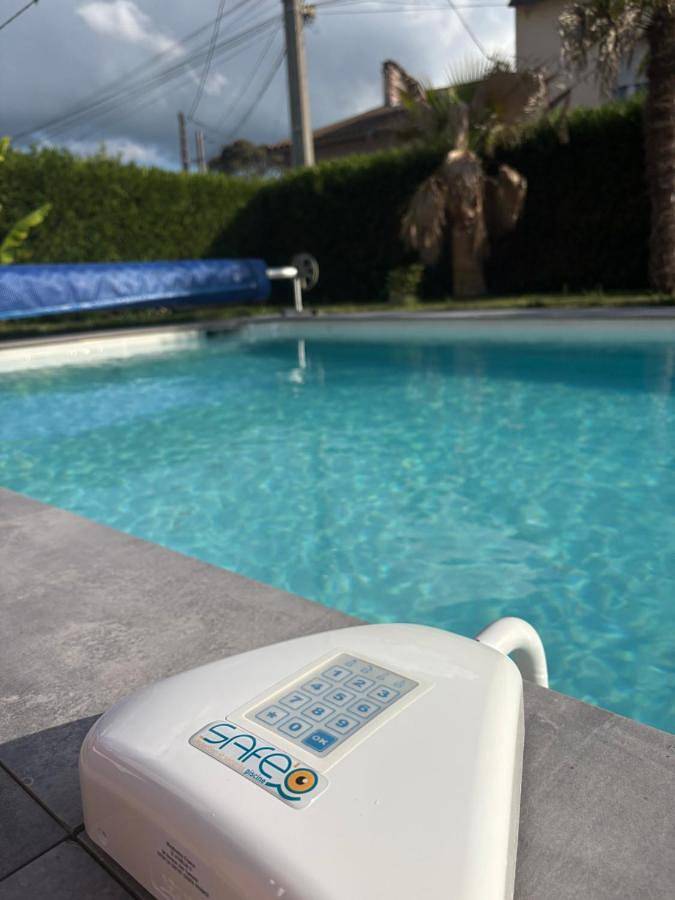 Location de vacances pour 8 personnes, avec jardin et terrasse ainsi que jacuzzi et piscine à Magné - 2