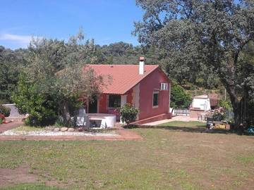 Casa rural para 8 personas, con piscina además de vistas y jardín, Se admiten mascotas en El Castillo de las Guardas